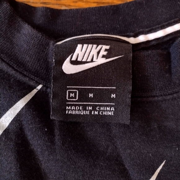 Nike sweatshirt in Black and Silver - Picture 3 of 6